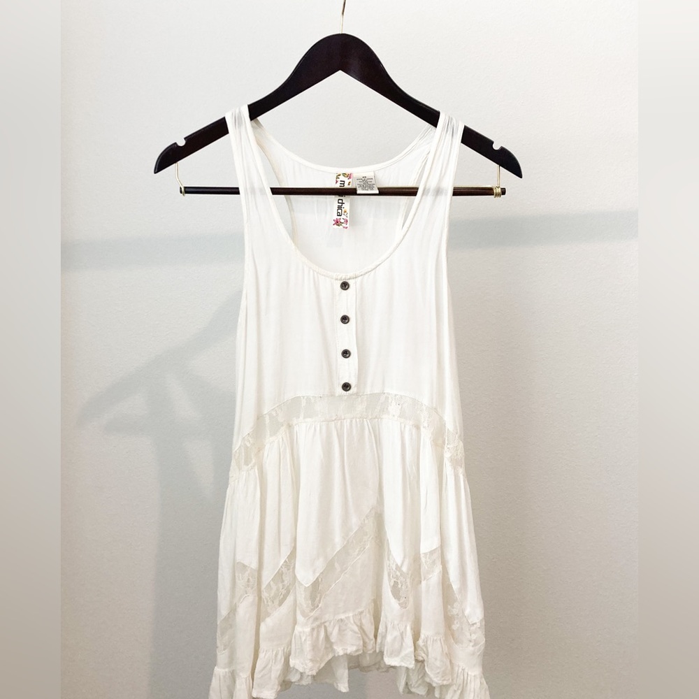 Mimi chica tank top with loose lace ruffles on bottom